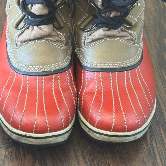 Sorel Women's Tan and Red Waterproof Winter Boots, Like New, Women’s Size 11 - Picture 6 of 14